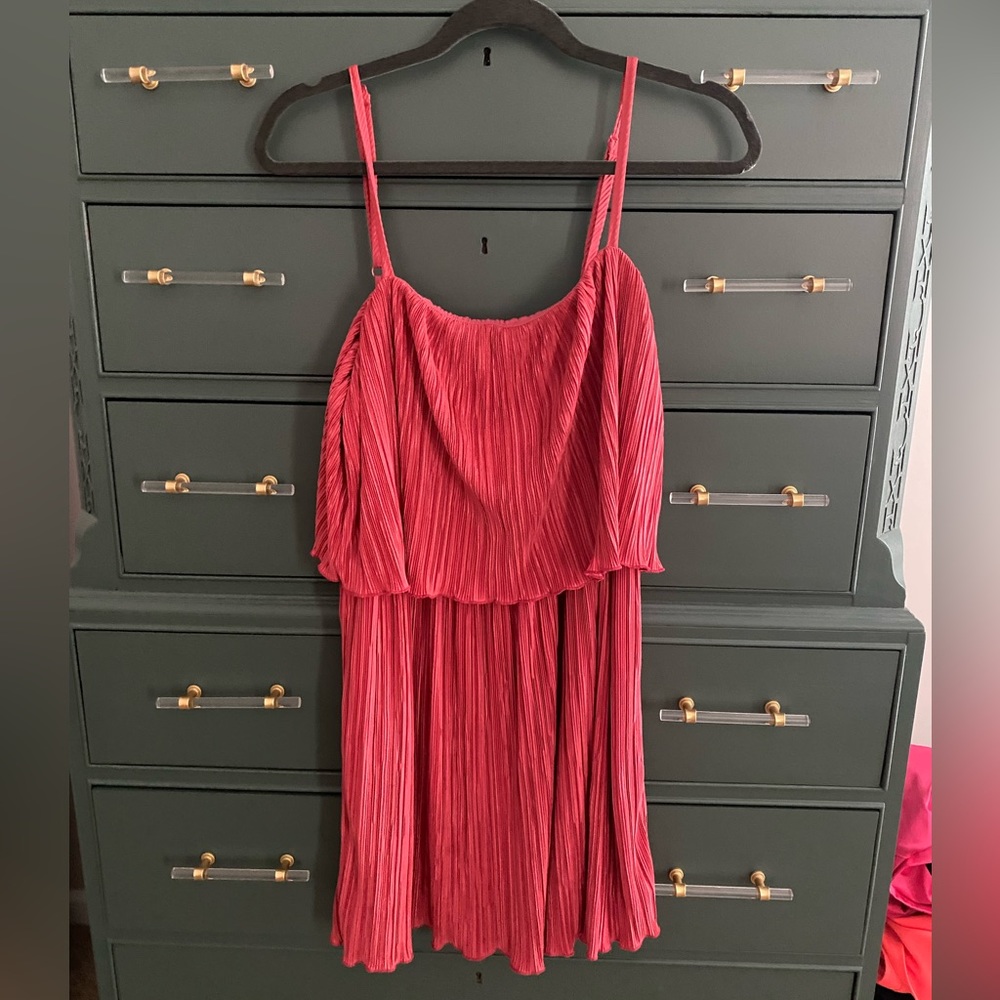 Forever21 coral dress tight linear pleated dress